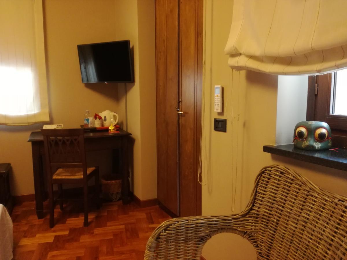 Casa Asso Di Coppe B&B Альба Экстерьер фото