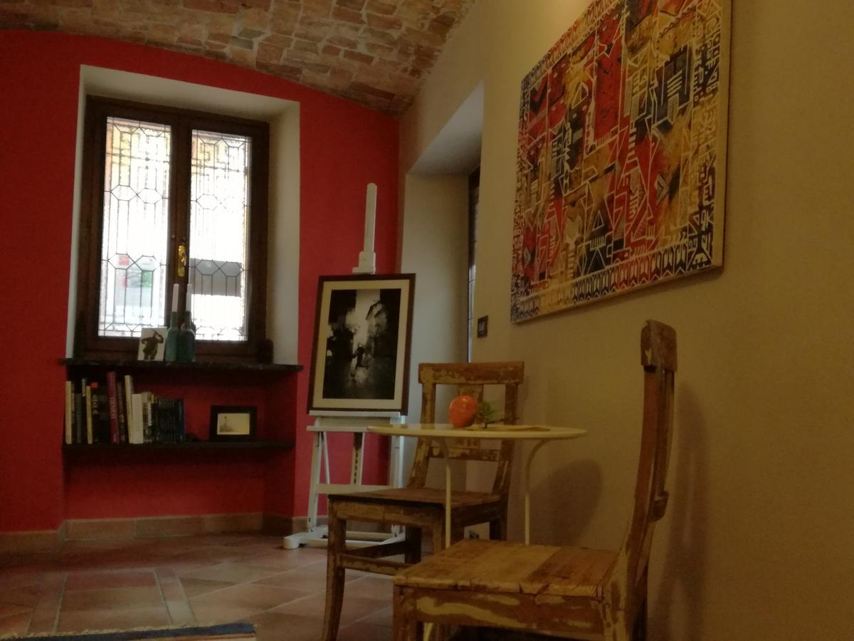 Casa Asso Di Coppe B&B Альба Экстерьер фото